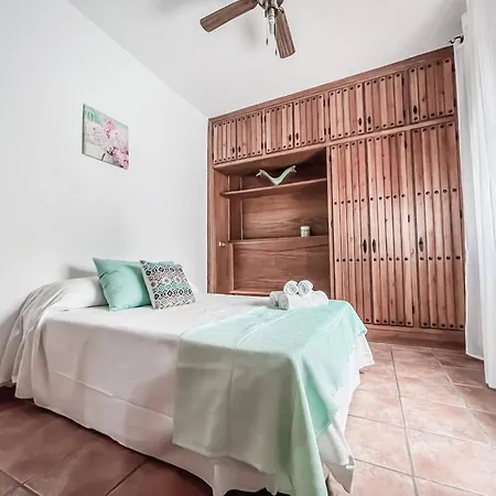Cd-1926 Three Bedroom In Apartment *